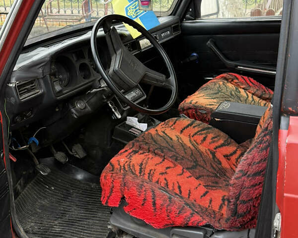 Красный ВАЗ 2105, объемом двигателя 1.5 л и пробегом 83 тыс. км за 500 $, фото 5 на Automoto.ua