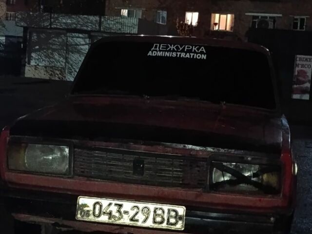 Красный ВАЗ 2105, объемом двигателя 1.5 л и пробегом 19 тыс. км за 355 $, фото 2 на Automoto.ua