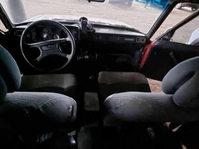 Красный ВАЗ 2105, объемом двигателя 0 л и пробегом 680 тыс. км за 829 $, фото 4 на Automoto.ua