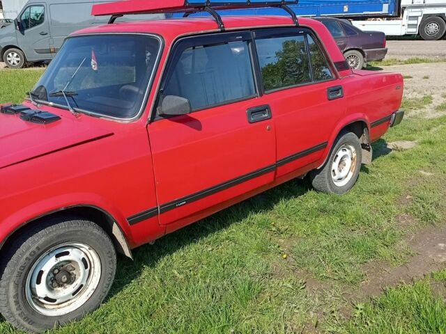 Красный ВАЗ 2105, объемом двигателя 1.3 л и пробегом 77 тыс. км за 800 $, фото 1 на Automoto.ua