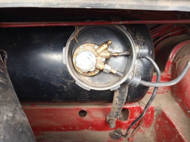 Красный ВАЗ 2105, объемом двигателя 2 л и пробегом 200 тыс. км за 709 $, фото 10 на Automoto.ua