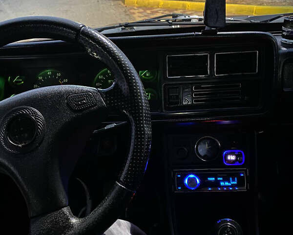 Красный ВАЗ 2105, объемом двигателя 1.7 л и пробегом 100 тыс. км за 800 $, фото 4 на Automoto.ua