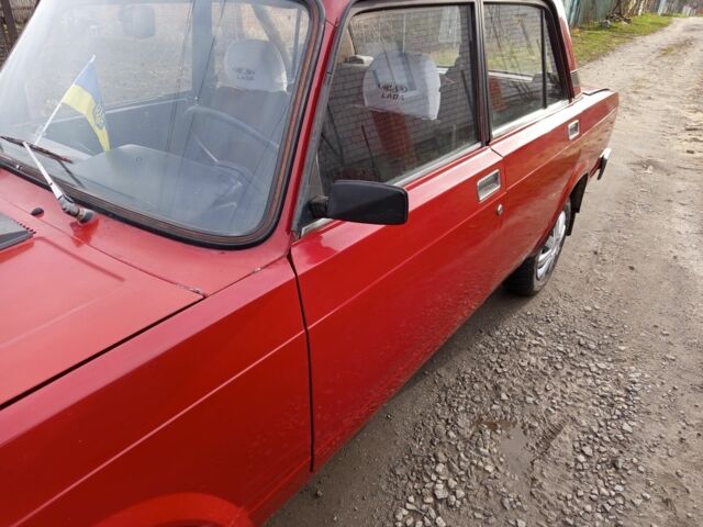 Красный ВАЗ 2105, объемом двигателя 2 л и пробегом 200 тыс. км за 709 $, фото 2 на Automoto.ua