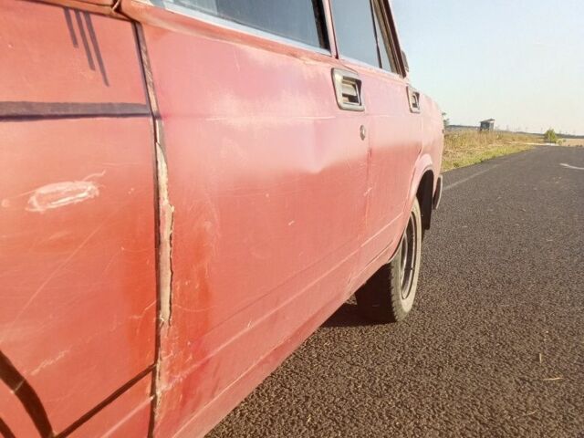Красный ВАЗ 2105, объемом двигателя 1.5 л и пробегом 108 тыс. км за 550 $, фото 3 на Automoto.ua