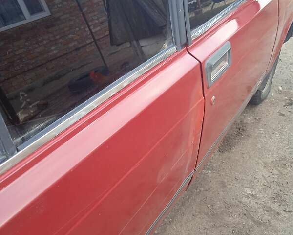 Красный ВАЗ 2105, объемом двигателя 1.3 л и пробегом 300 тыс. км за 478 $, фото 2 на Automoto.ua