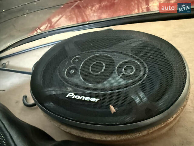 Красный ВАЗ 2105, объемом двигателя 1.5 л и пробегом 5 тыс. км за 1000 $, фото 11 на Automoto.ua