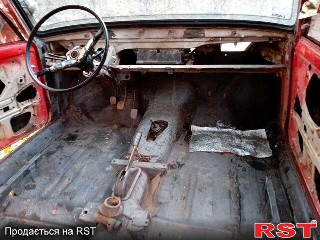 ВАЗ 2105 1990 в Валках на Automoto.ua Красный ВАЗ 2105, объемом двигателя 1.3 л и пробегом 0 тыс. км за 200 $, фото 2 на Automoto.ua