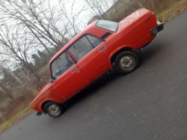 Красный ВАЗ 2105, объемом двигателя 1.3 л и пробегом 65 тыс. км за 450 $, фото 10 на Automoto.ua