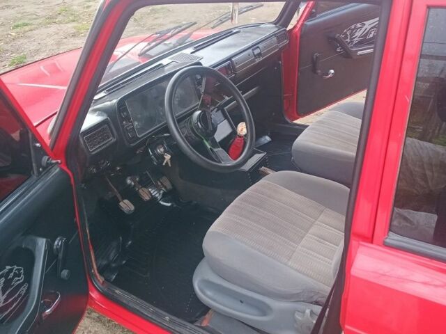 Красный ВАЗ 2105, объемом двигателя 1.5 л и пробегом 50 тыс. км за 1200 $, фото 10 на Automoto.ua