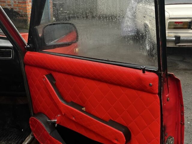 Красный ВАЗ 2105, объемом двигателя 1.5 л и пробегом 80 тыс. км за 556 $, фото 4 на Automoto.ua