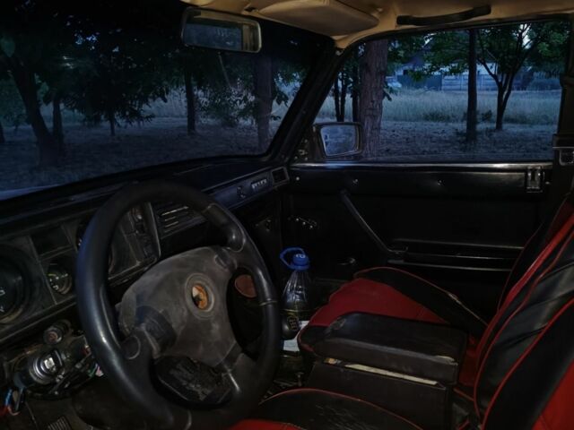 Красный ВАЗ 2105, объемом двигателя 1.5 л и пробегом 1 тыс. км за 284 $, фото 4 на Automoto.ua