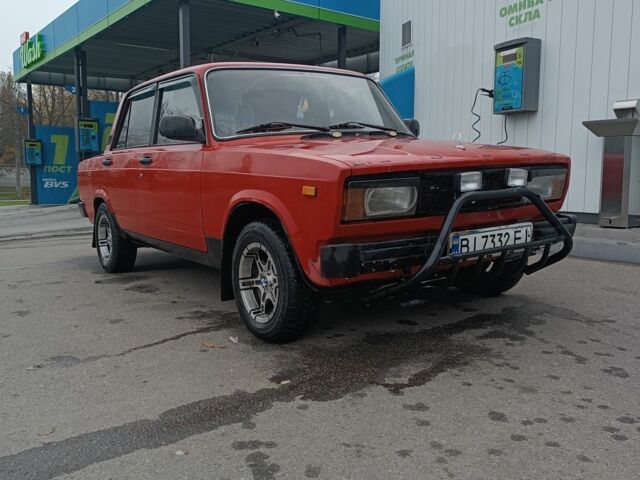Красный ВАЗ 2105, объемом двигателя 1.5 л и пробегом 777 тыс. км за 1111 $, фото 2 на Automoto.ua