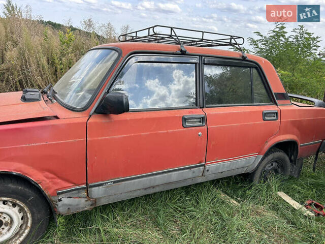 Красный ВАЗ 2105, объемом двигателя 1.5 л и пробегом 100 тыс. км за 500 $, фото 2 на Automoto.ua