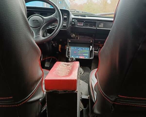 Красный ВАЗ 2105, объемом двигателя 1.5 л и пробегом 777 тыс. км за 950 $, фото 1 на Automoto.ua