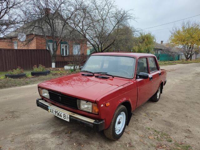 Красный ВАЗ 2105, объемом двигателя 1.5 л и пробегом 100 тыс. км за 400 $, фото 2 на Automoto.ua