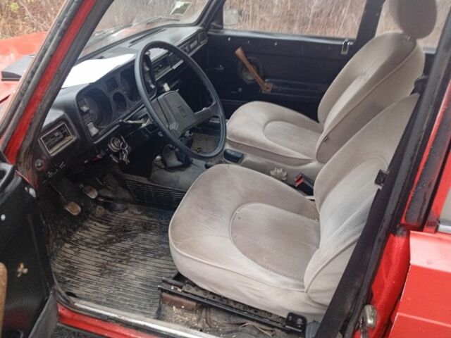 Красный ВАЗ 2105, объемом двигателя 1.3 л и пробегом 65 тыс. км за 450 $, фото 3 на Automoto.ua