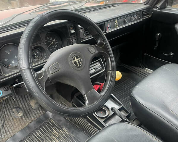 Красный ВАЗ 2105, объемом двигателя 1.2 л и пробегом 150 тыс. км за 1350 $, фото 3 на Automoto.ua