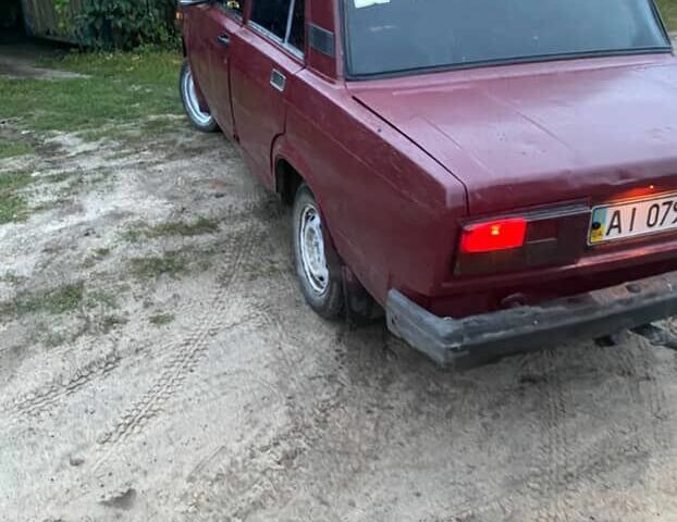Красный ВАЗ 2105, объемом двигателя 2 л и пробегом 300 тыс. км за 389 $, фото 3 на Automoto.ua