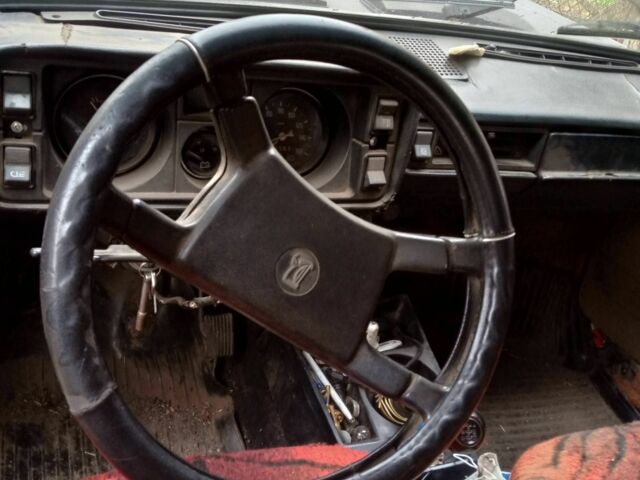 Красный ВАЗ 2105, объемом двигателя 0 л и пробегом 1000 тыс. км за 477 $, фото 4 на Automoto.ua