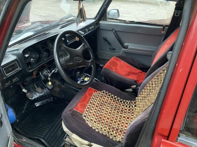 Красный ВАЗ 2105, объемом двигателя 1.5 л и пробегом 100 тыс. км за 500 $, фото 4 на Automoto.ua