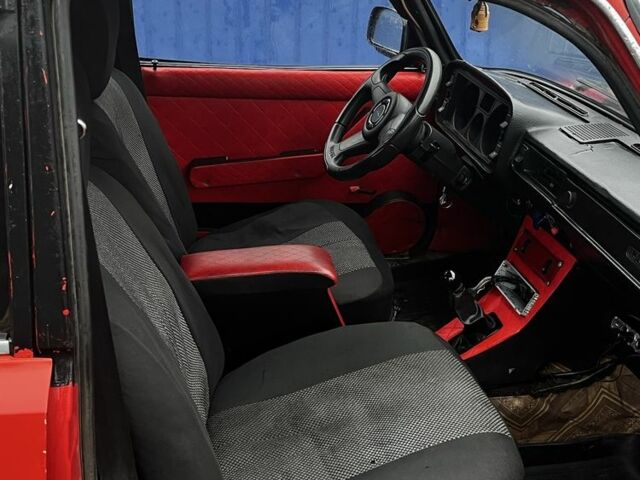 Красный ВАЗ 2105, объемом двигателя 1.5 л и пробегом 80 тыс. км за 556 $, фото 3 на Automoto.ua