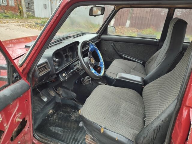 Красный ВАЗ 2105, объемом двигателя 1.5 л и пробегом 100 тыс. км за 400 $, фото 6 на Automoto.ua