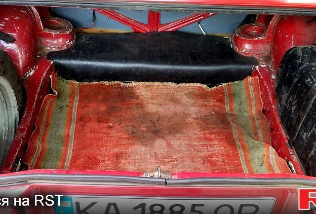 Красный ВАЗ 2105, объемом двигателя 1.3 л и пробегом 337 тыс. км за 1000 $, фото 7 на Automoto.ua
