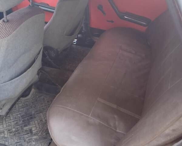 Красный ВАЗ 2105, объемом двигателя 1.3 л и пробегом 300 тыс. км за 478 $, фото 6 на Automoto.ua