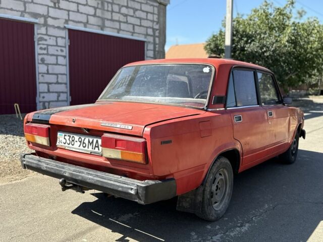 Красный ВАЗ 2105, объемом двигателя 1.5 л и пробегом 100 тыс. км за 350 $, фото 3 на Automoto.ua