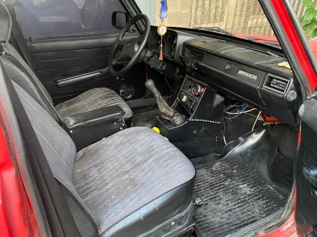 Красный ВАЗ 2105, объемом двигателя 1.5 л и пробегом 40 тыс. км за 1000 $, фото 6 на Automoto.ua