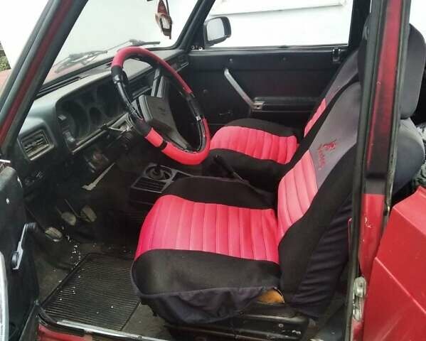 Красный ВАЗ 2105, объемом двигателя 1.5 л и пробегом 60 тыс. км за 600 $, фото 3 на Automoto.ua