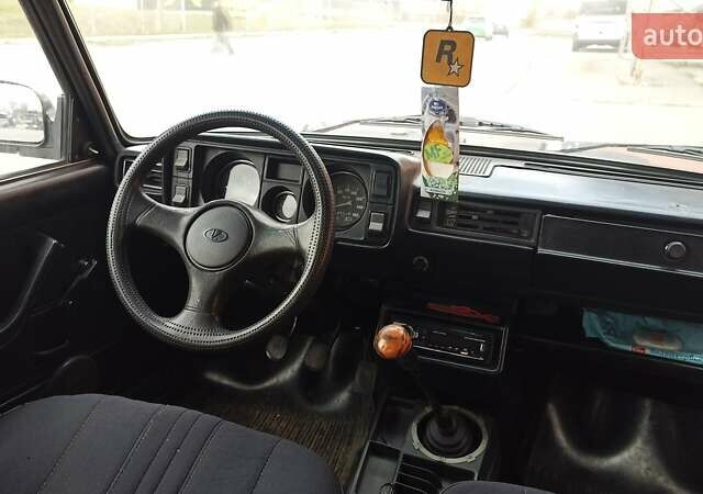 Красный ВАЗ 2105, объемом двигателя 1.5 л и пробегом 146 тыс. км за 800 $, фото 9 на Automoto.ua