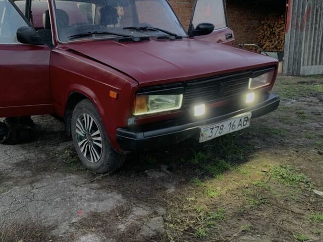 Красный ВАЗ 2105, объемом двигателя 1.5 л и пробегом 200 тыс. км за 475 $, фото 1 на Automoto.ua
