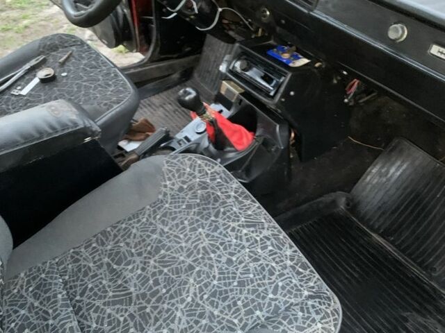 Красный ВАЗ 2105, объемом двигателя 1.5 л и пробегом 200 тыс. км за 475 $, фото 4 на Automoto.ua