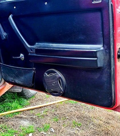 Красный ВАЗ 2105, объемом двигателя 1.5 л и пробегом 200 тыс. км за 900 $, фото 3 на Automoto.ua