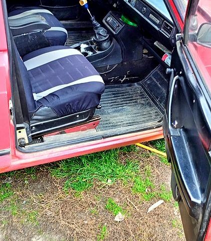 Красный ВАЗ 2105, объемом двигателя 1.5 л и пробегом 200 тыс. км за 900 $, фото 4 на Automoto.ua