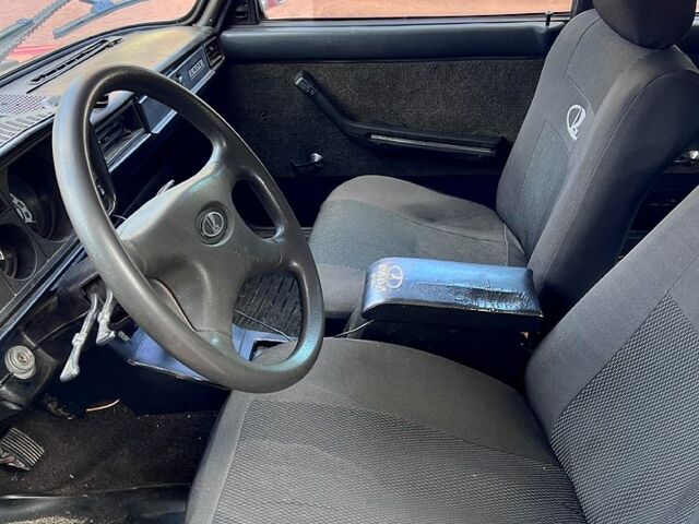 Красный ВАЗ 2105, объемом двигателя 1.5 л и пробегом 0 тыс. км за 550 $, фото 2 на Automoto.ua