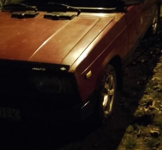 Красный ВАЗ 2105, объемом двигателя 0 л и пробегом 10 тыс. км за 899 $, фото 1 на Automoto.ua