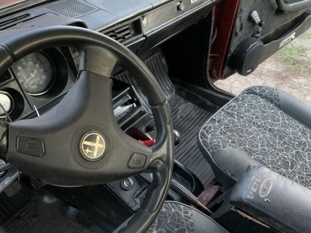 Красный ВАЗ 2105, объемом двигателя 1.5 л и пробегом 200 тыс. км за 475 $, фото 3 на Automoto.ua