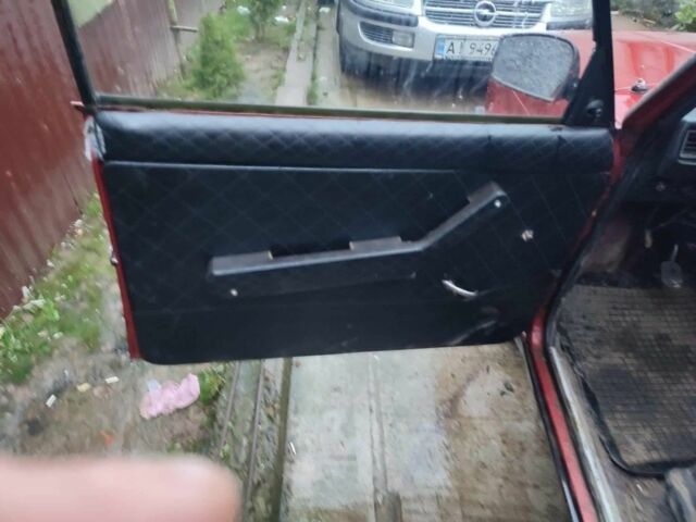 Красный ВАЗ 2105, объемом двигателя 1.3 л и пробегом 30 тыс. км за 403 $, фото 3 на Automoto.ua