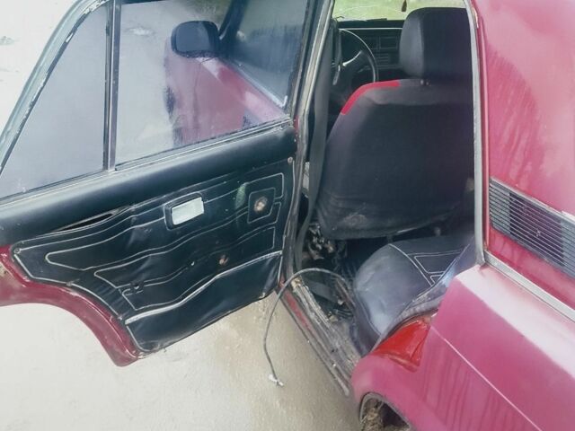 Красный ВАЗ 2105, объемом двигателя 1 л и пробегом 1 тыс. км за 237 $, фото 3 на Automoto.ua