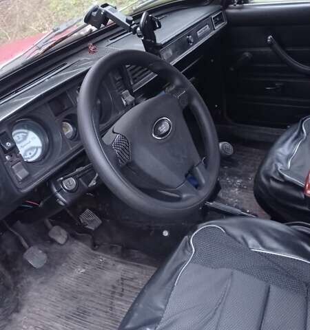 Красный ВАЗ 2105, объемом двигателя 1.5 л и пробегом 100 тыс. км за 892 $, фото 3 на Automoto.ua