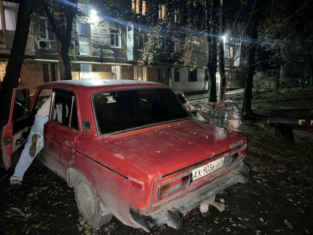 Красный ВАЗ 2105, объемом двигателя 1.5 л и пробегом 300 тыс. км за 284 $, фото 3 на Automoto.ua