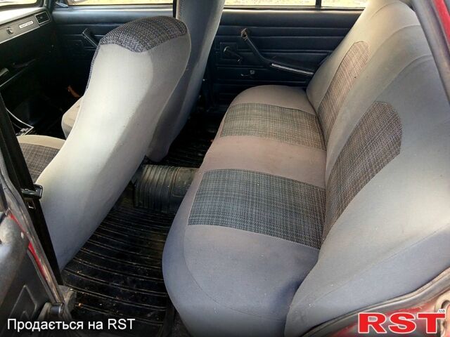 Красный ВАЗ 2105, объемом двигателя 1.5 л и пробегом 90 тыс. км за 1000 $, фото 11 на Automoto.ua