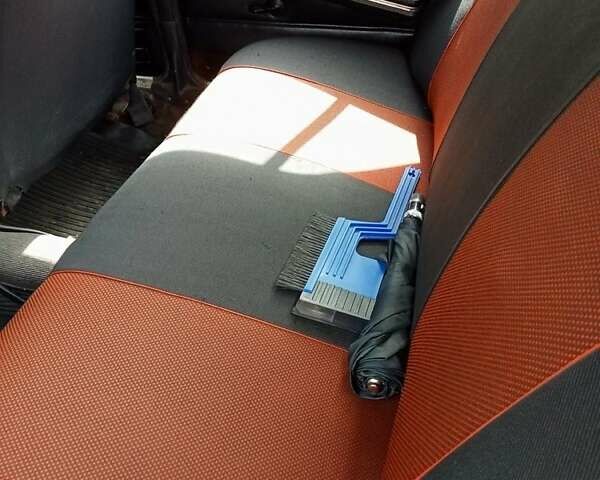 Красный ВАЗ 2105, объемом двигателя 1.5 л и пробегом 300 тыс. км за 1000 $, фото 6 на Automoto.ua