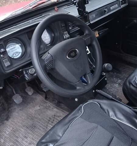 Красный ВАЗ 2105, объемом двигателя 1.5 л и пробегом 100 тыс. км за 892 $, фото 4 на Automoto.ua