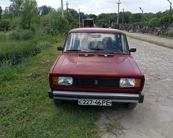 Красный ВАЗ 2105, объемом двигателя 1.5 л и пробегом 300 тыс. км за 1000 $, фото 1 на Automoto.ua