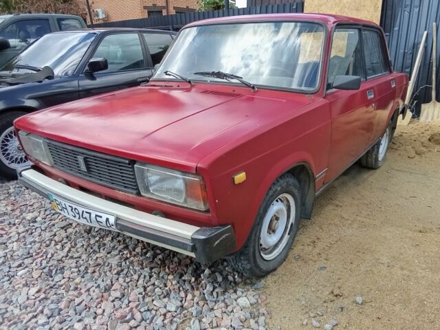 Красный ВАЗ 2105, объемом двигателя 1.5 л и пробегом 200 тыс. км за 550 $, фото 2 на Automoto.ua