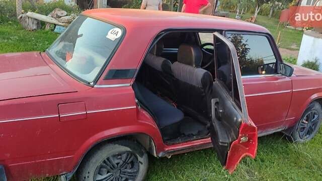 Красный ВАЗ 2105, объемом двигателя 0 л и пробегом 250 тыс. км за 550 $, фото 2 на Automoto.ua