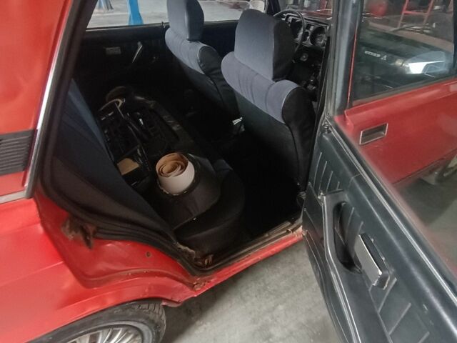 Красный ВАЗ 2105, объемом двигателя 1.5 л и пробегом 70 тыс. км за 400 $, фото 6 на Automoto.ua